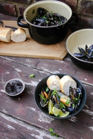 The Good Greeff - Marseille mussels with a creamy white wine sauce and crusty bread
